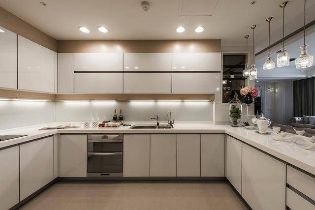 12个厨房装修案例 想让厨房装修效果好 挑好橱柜颜色很重要 白色