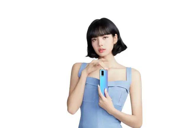 太平洋|神颜Lisa也有翻车的这天?她这环太平洋肩宽也太瞩目了...