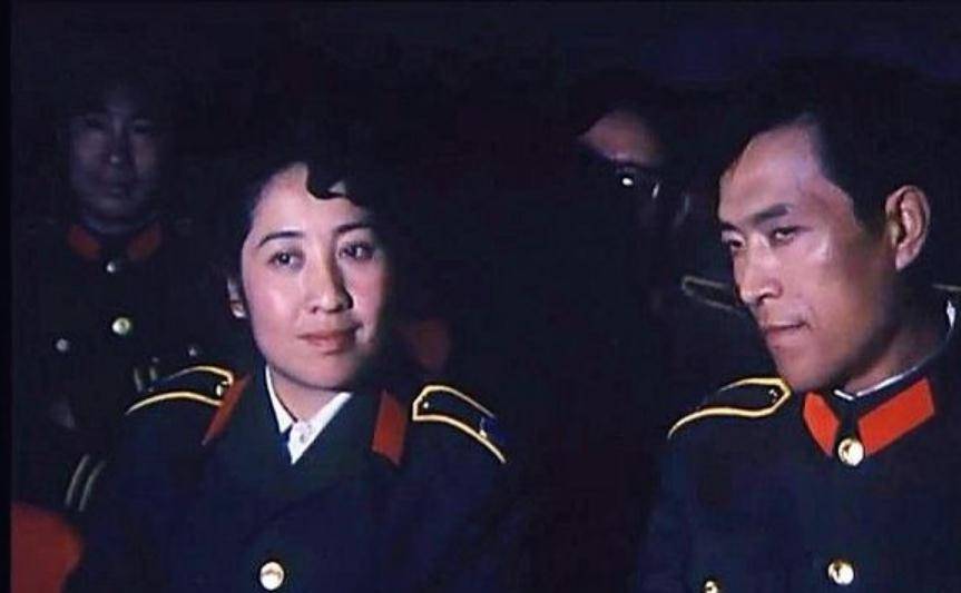 她是80年代的当红花旦,女扮男装惊艳观众,与丈夫低调恩爱转战幕后