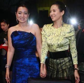 张艺谋审美改变竟用网红脸？新晋00后谋女郎首亮