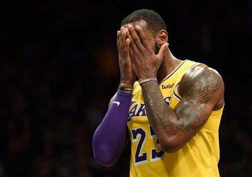 走步排行榜_NBA历史走步排行榜:詹姆斯第六,安东尼上榜,霍华德高居榜首!