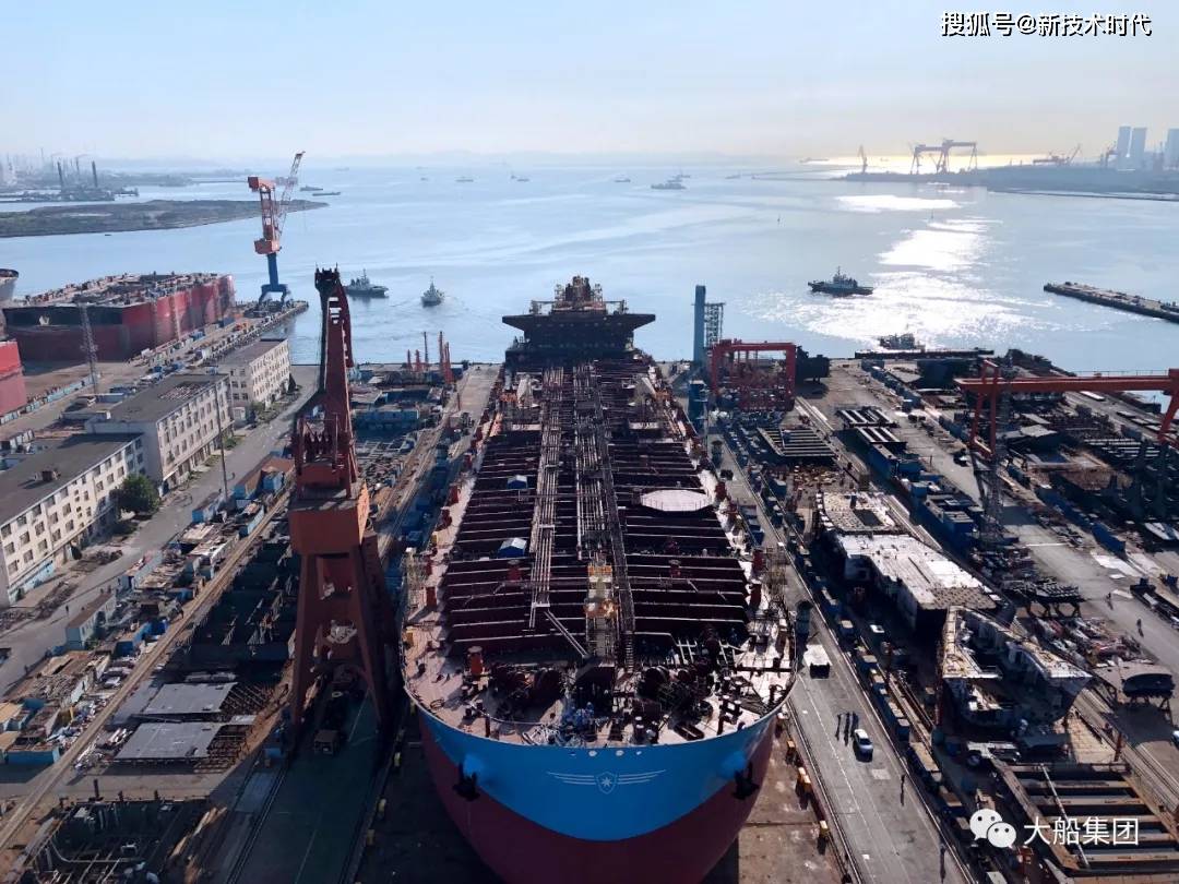 大连船厂向丹麦马士基交付新一代成品油船