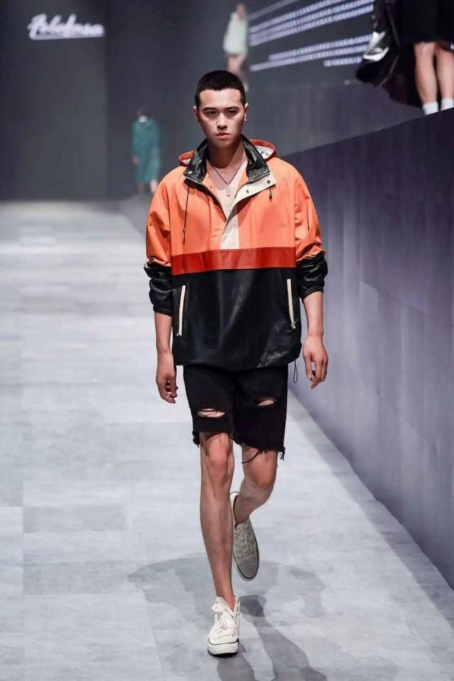 趋势|今年秋冬穿啥最时髦？中国国际皮革裘皮时装流行趋势发布秀告诉你