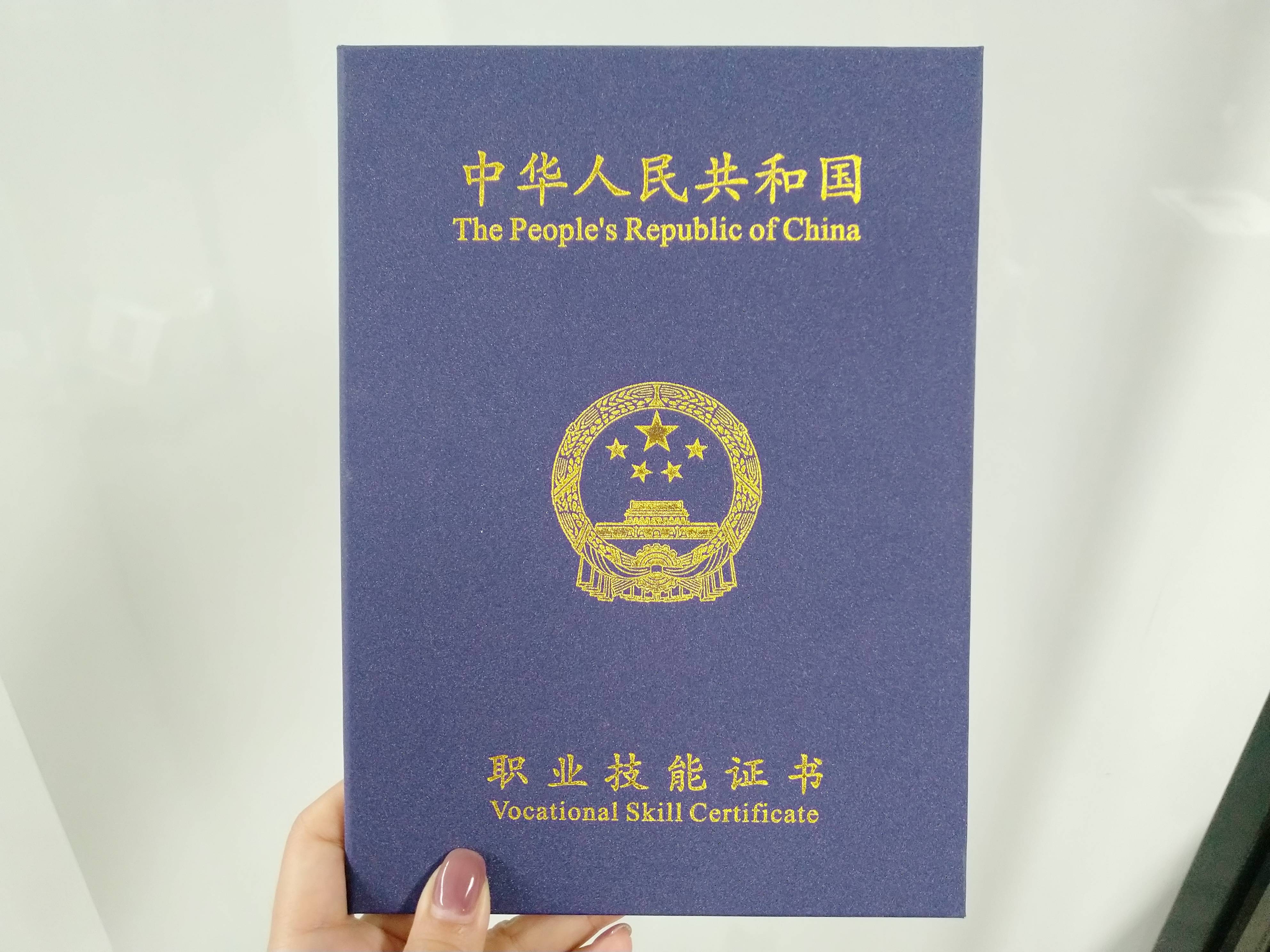 奢侈品|奢侈品鉴定师应该怎么考？