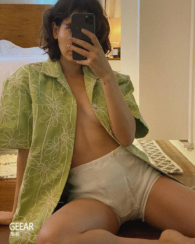 衣橱|给穿搭添上亮点：盛夏的衣橱最需要这5种不易过时的色调！