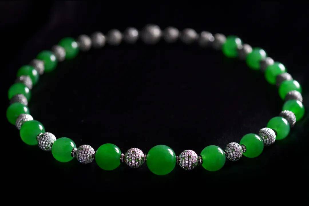 翡翠|裸石 or 镶嵌谁才是你的最爱？别着急，看完再下结论~