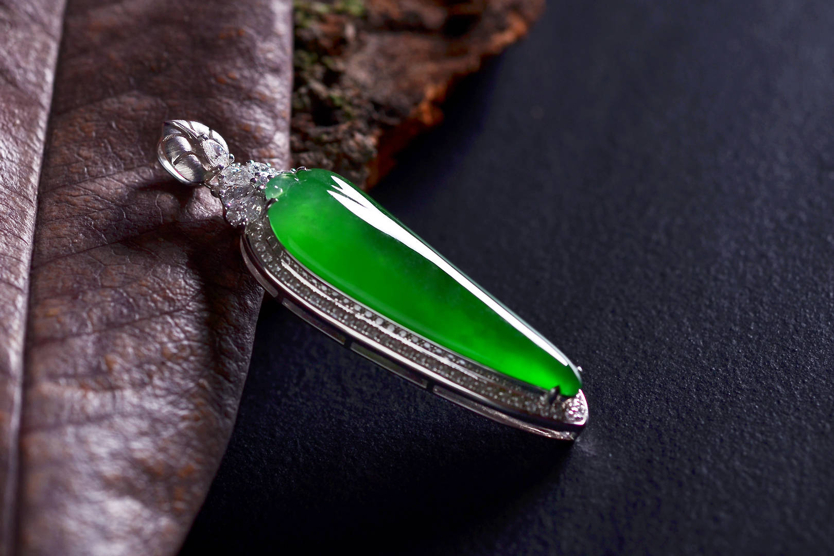 翡翠|裸石 or 镶嵌谁才是你的最爱？别着急，看完再下结论~