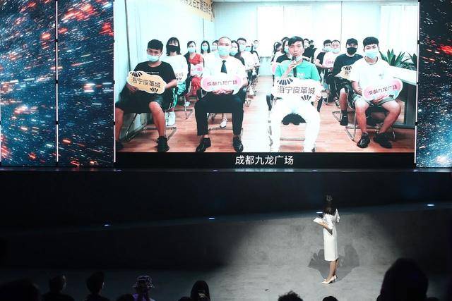 趋势|今年秋冬穿啥最时髦？中国国际皮革裘皮时装流行趋势发布秀告诉你