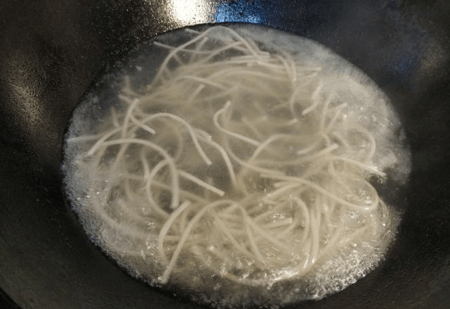 黄豆芽配什么菜炒着吃 bd3385fd6b1640c2b081f752f800347c.png