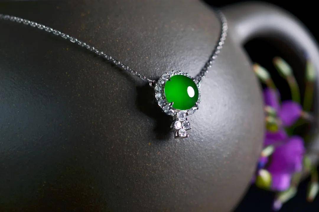 翡翠|裸石 or 镶嵌谁才是你的最爱？别着急，看完再下结论~