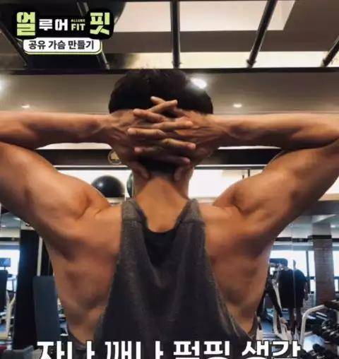 怎么快速长胸肌 53fe89e8c3d643e695804ee8cfad6cef.jpeg