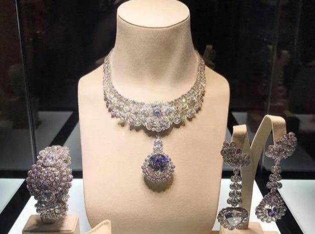 珠宝|章子怡女儿醒醒:我今年5岁,我玩价值5亿的珠宝玩具