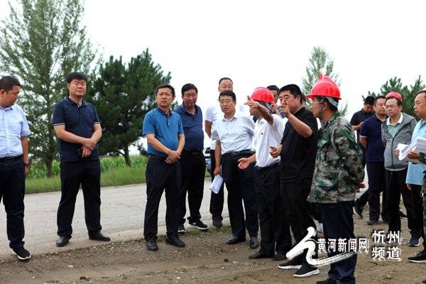 繁峙崔峥岭就推进两条旅游公路建设进行调研