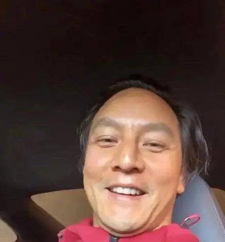 吴彦祖近照崩塌成油腻大叔,网友:帅哥不自律,迟早变油腻