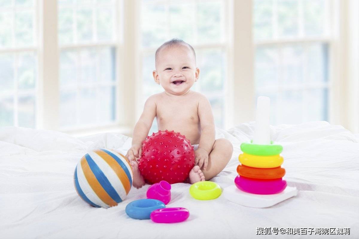 婴儿|家长们轻松宝宝聪明健康成长这样陪伴0-1岁的宝宝