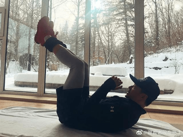 娱乐|从段奕宏身材看演员的自律 电影展红毯表现碾压流量小生