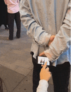 搞笑gif:厉害了,我发现我的手还不如别人的一双脚