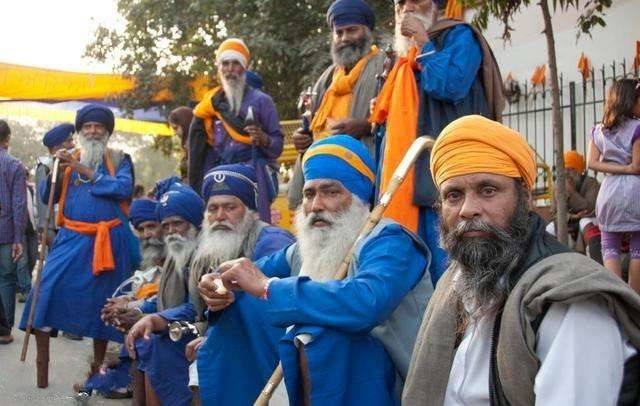 为啥印度士兵宁花30分钟裹头巾， 也不愿戴钢盔