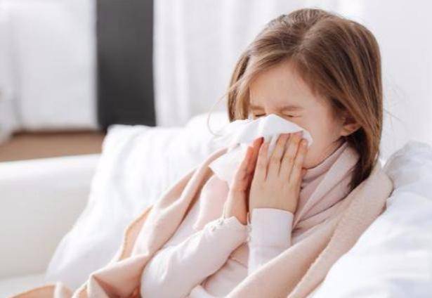 宝宝|家长若有以下行为，易使脊柱发育不良1岁前是娃脊柱发育关键期