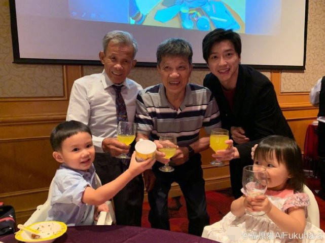 福原爱晒四代同框照,江宏杰带俩孩子,姐姐像