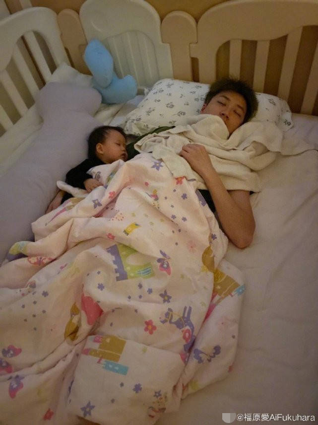 福原爱晒四代同框照,江宏杰带俩孩子,姐姐像