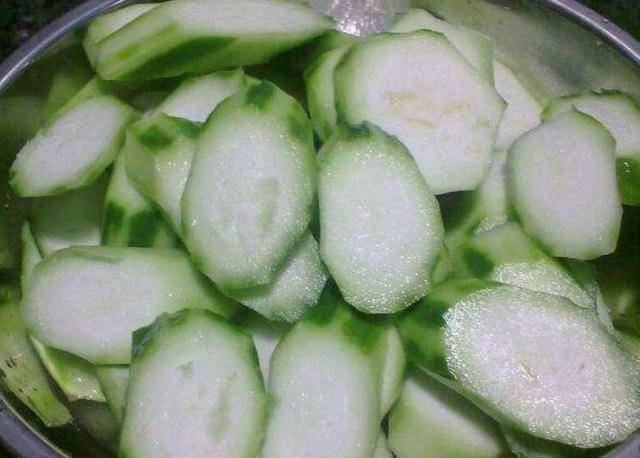 丝瓜煮水的功效与作用禁忌是什么 d7f17f1236aa43a99b64e83ded02a33c.jpeg