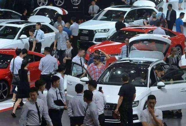 怎么买车不被4s店骗 f4aa22f4cc224ed3aa0e36599666a3df.jpeg