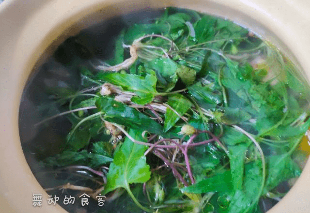 野菜,你还在凉拌炒着吃吗?试试这做法,媳妇天天叫我炖,很养生