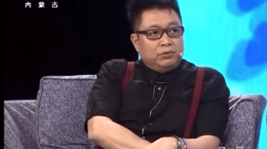 知名主持王为念独逛婚纱店显辛酸,两次失败婚姻,难阻追爱脚步