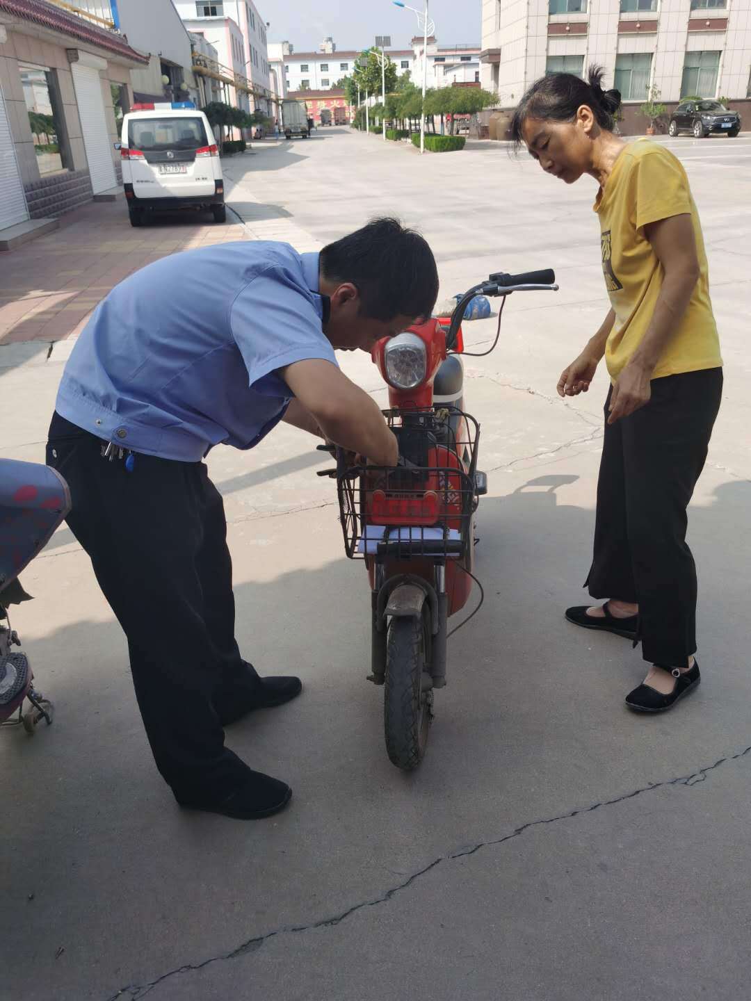 期间,平原县政府党组成员,公安局党委书记刘挥军,公安局党委副书记