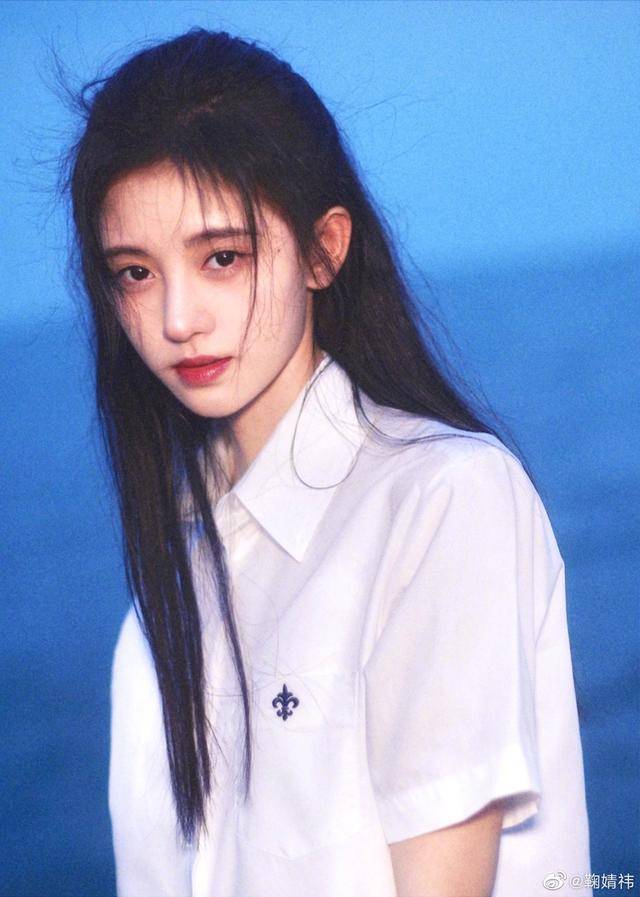 方锤|鞠婧祎又翻车？穿山寨礼服被品牌方锤了，科普同款的粉丝引咎辞职