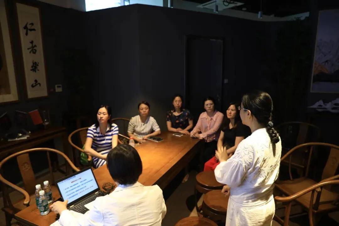 消息资讯|逾20名男学生被同一教师性侵！全面的性教育不应该区分性别