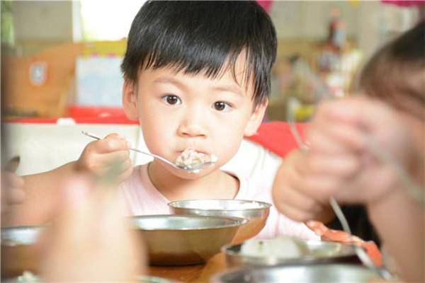 肾脏|孩子吃了，却容易加重肾脏负担有几类食物大人吃没多大问题