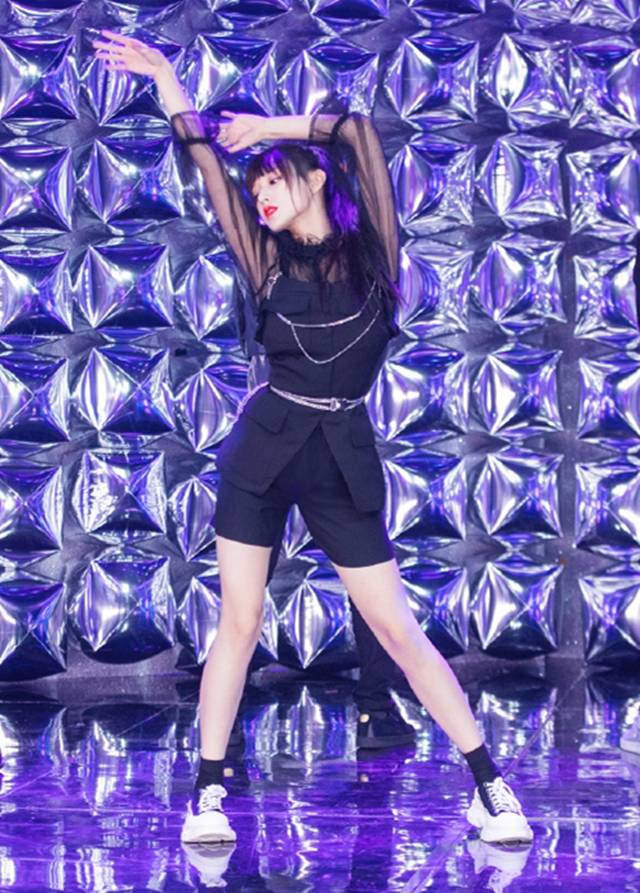 漫画|拥有漫画脸是什么体验？程潇好惊艳，杨超越被赞“会呼吸的芭比”