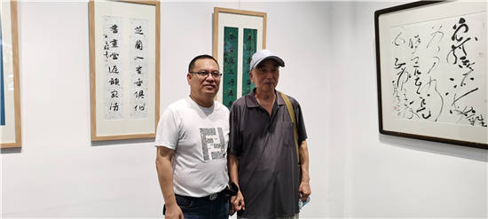 逸游盼向朱亚群小品书法展纪实