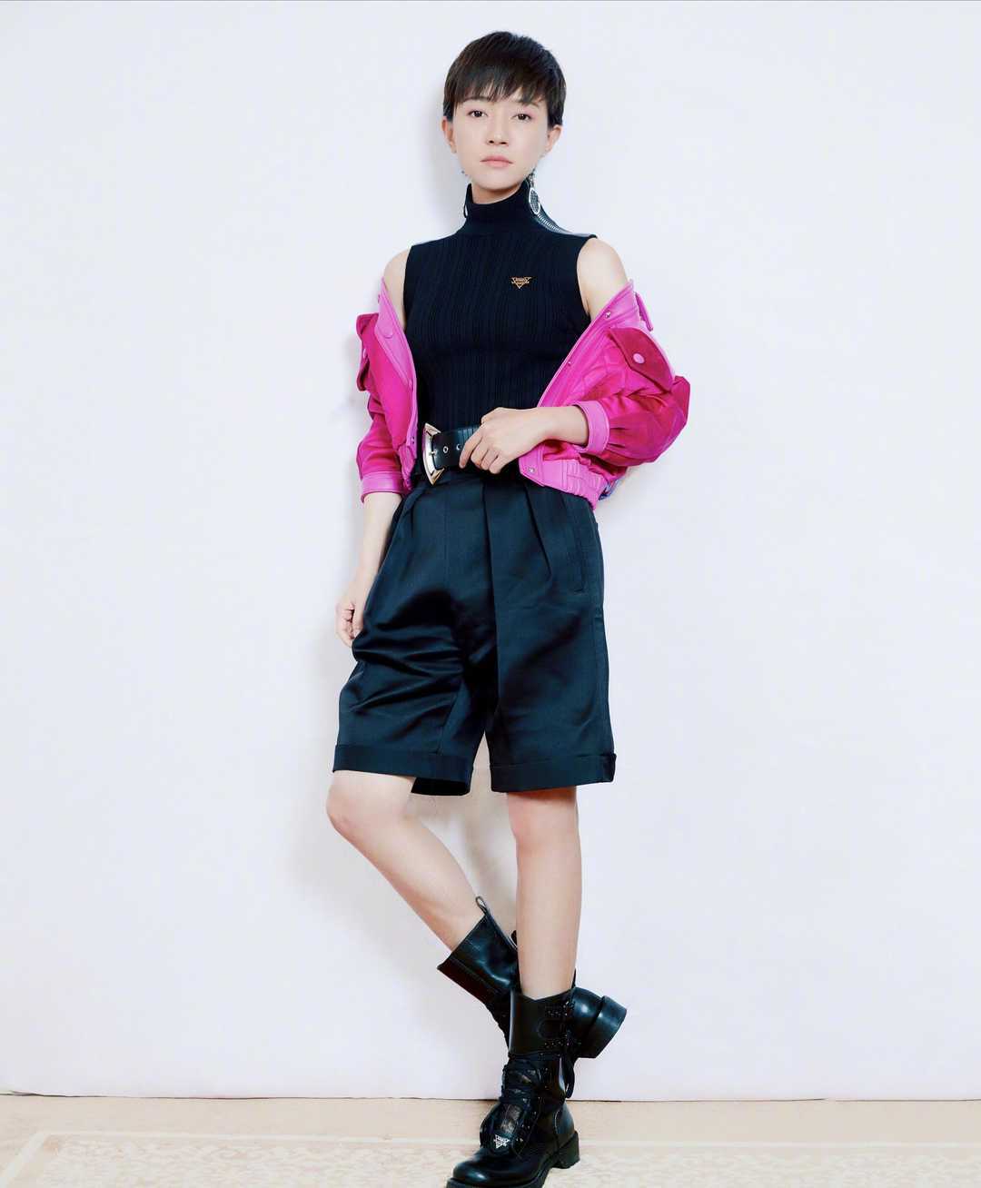 尖头|焦俊艳气质全开，穿一双尖头的短靴，更能突出她强大的气场！