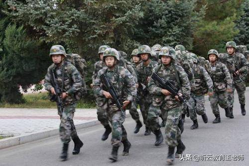 怎么当兵初中毕业 ba8d8ecab73b48f6a10a12eeccb144da.jpeg