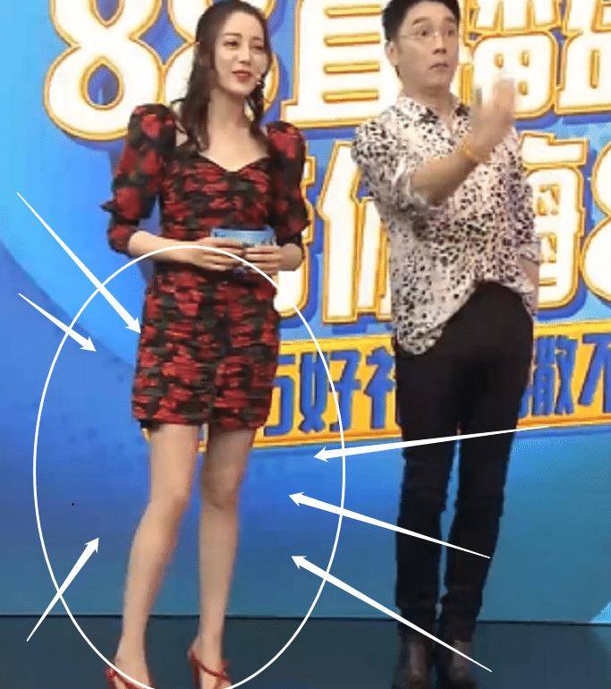 迪丽热巴直播活动生图曝光,镜头拍到双腿,这腿型也太优越了