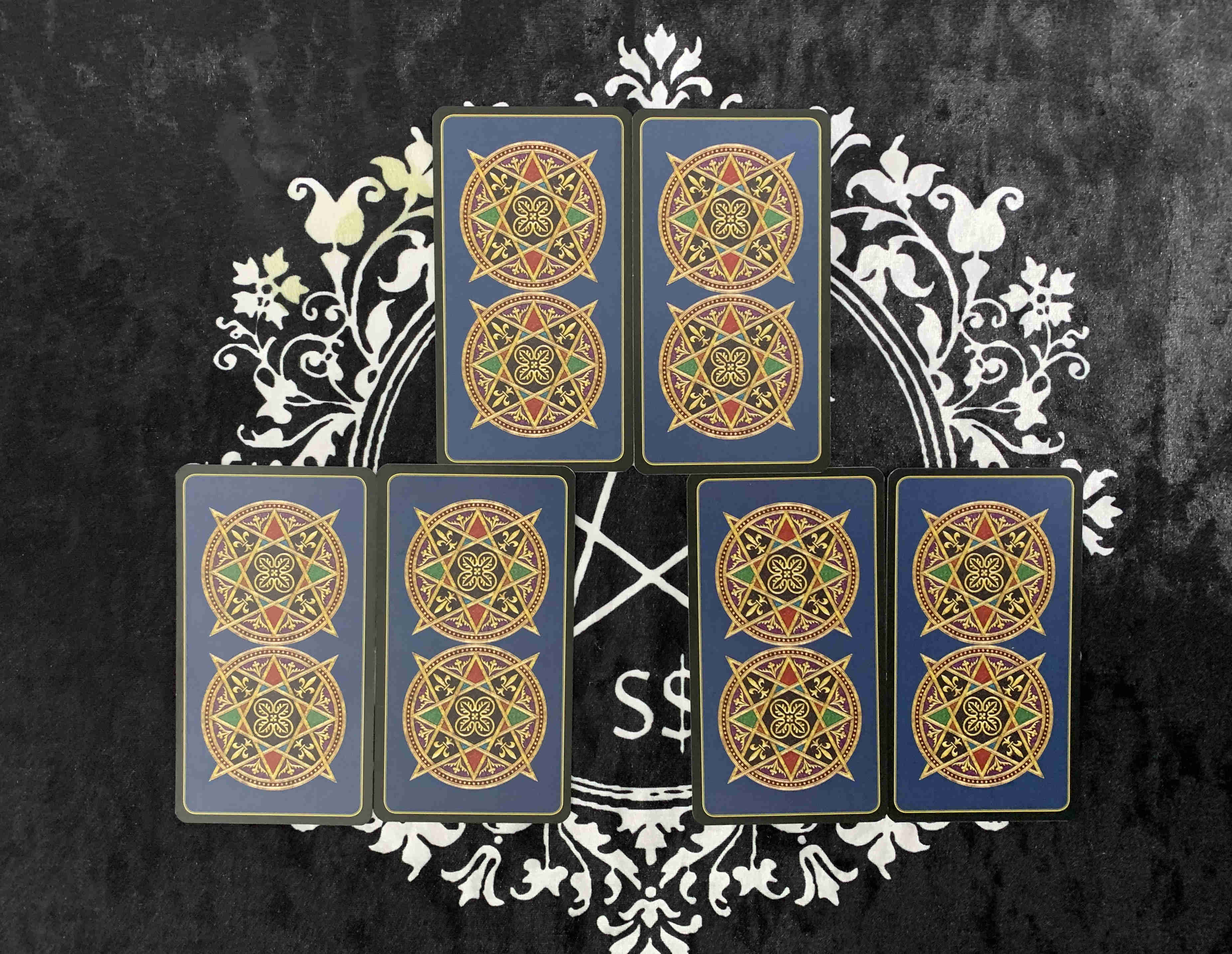 梦黎塔罗,巨蟹座专属周运势:不断地为了对方改变自己,逐渐迷失自我