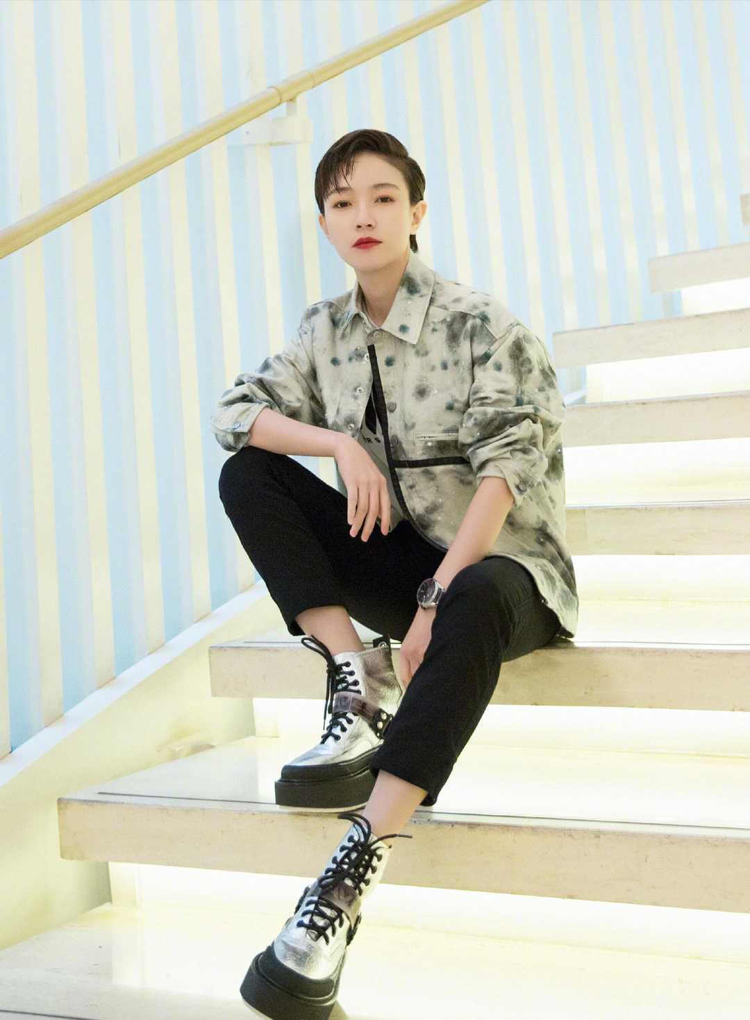 尖头|焦俊艳气质全开，穿一双尖头的短靴，更能突出她强大的气场！