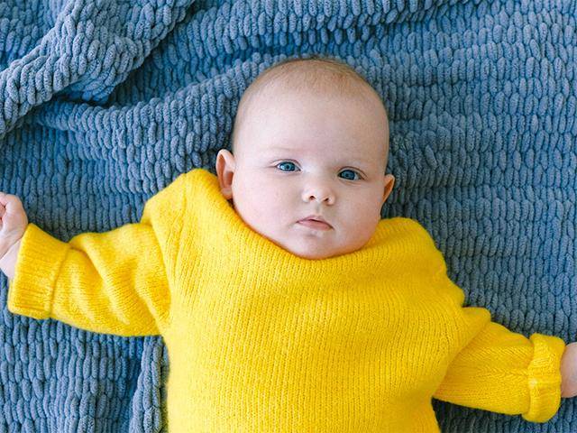 寶寶用手打自己的頭，這是怎麼了？寶媽早知早有數