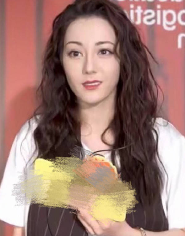 疲态|热巴活动生图被疯传，一脸疲态如老阿姨，粉丝该承认现实了