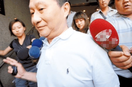 43岁台湾名媛嫁百亿富豪后,积极看孕医为富豪生子,不惧高龄产子