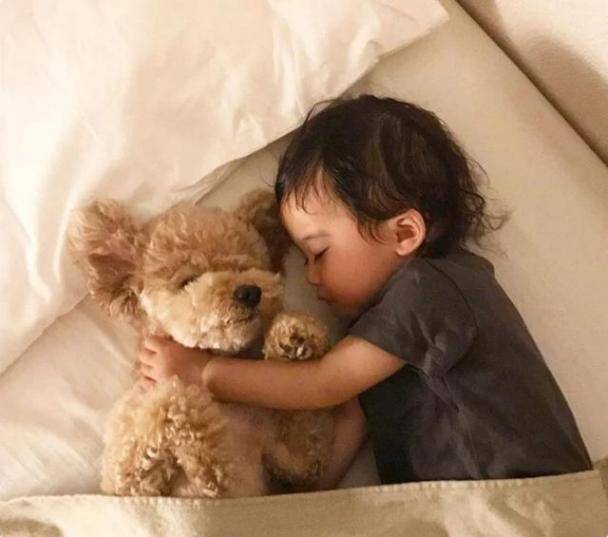 大脑|孩子不仅睡不踏实，还会影响大脑发育这5种错误的哄睡习惯