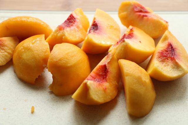 黄桃罐头别再买了 自己在家做好吃无添加 放1个月也不坏!‘ag亚娱官网’(图5)
黄桃罐头别再买了 自己在家做好吃无添加 放1个月也不坏!‘ag亚娱官网’(图5)