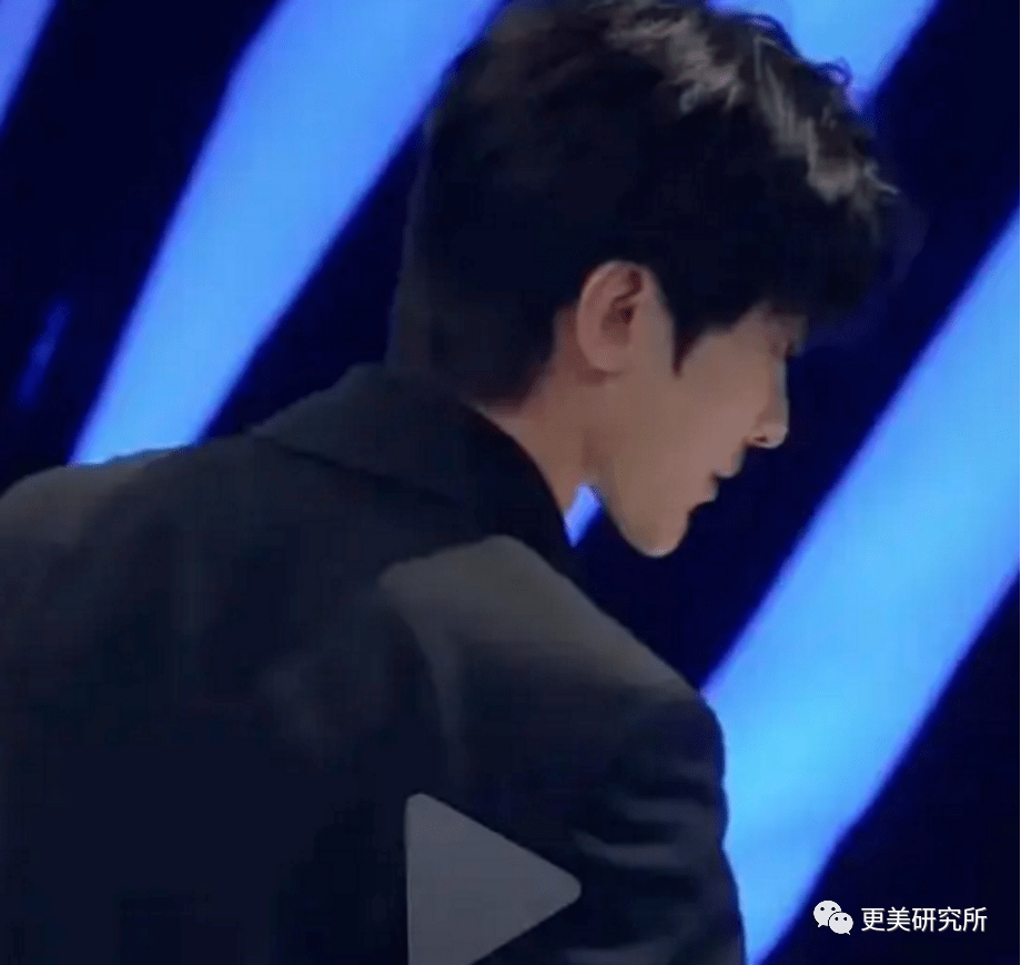 伸缩|蔡徐坤的下巴会自动伸缩？！这是do脸实锤了？