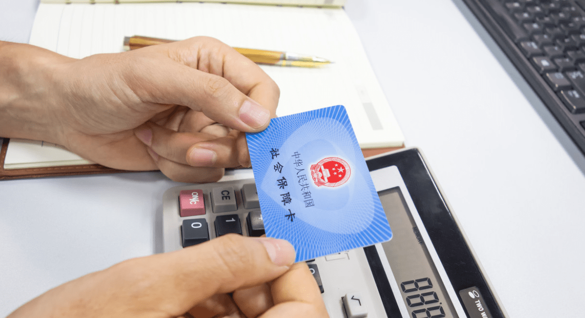 养老金刚上涨发放，又迎来2项变化，退休人员享福了！