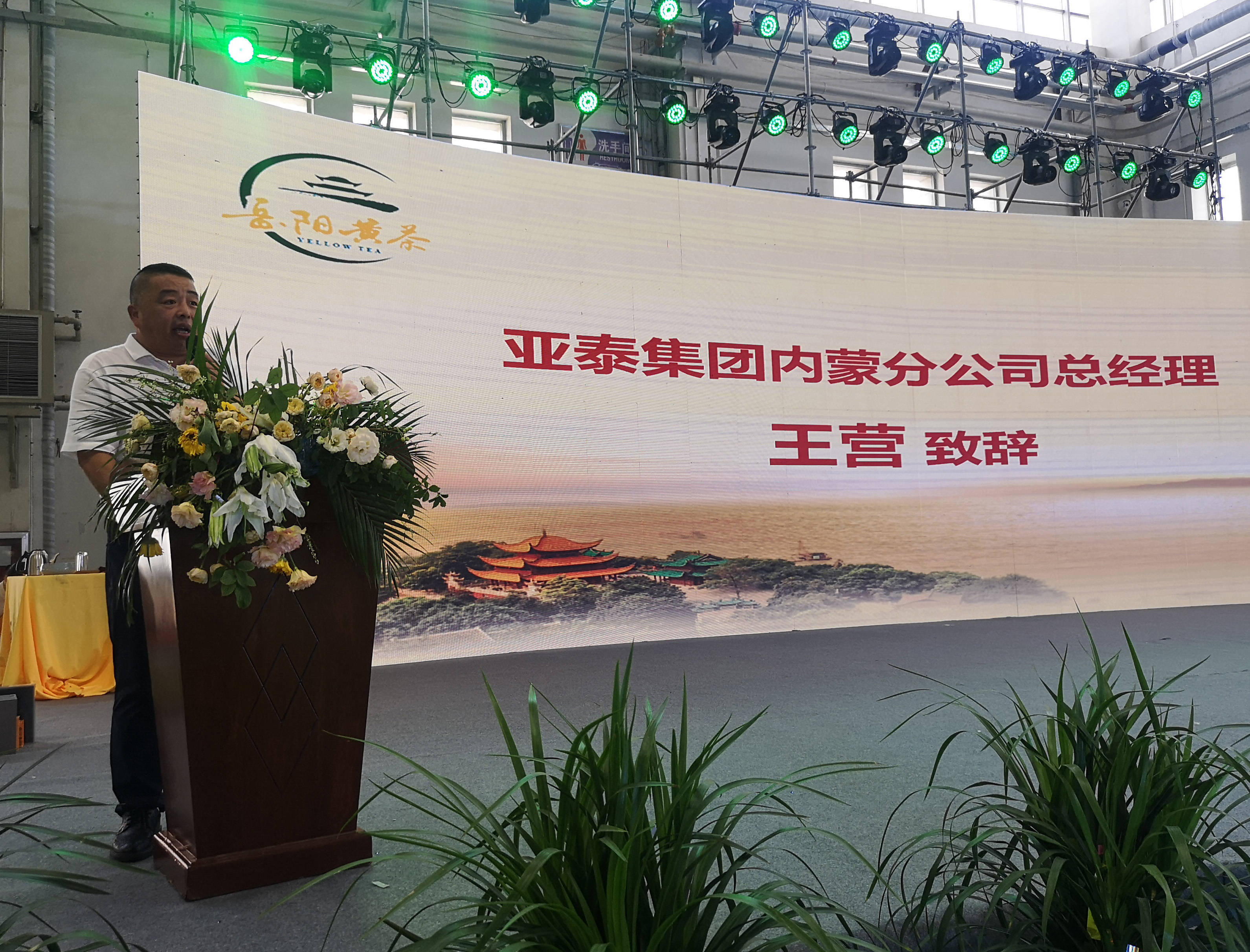呼和浩特流动人口_呼和浩特东站(3)