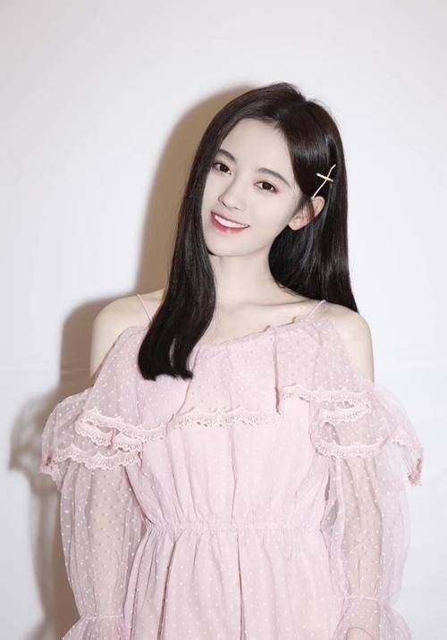最热女明星排名2020_小精灵美化:2020年8月05后最喜爱明星热度排行榜