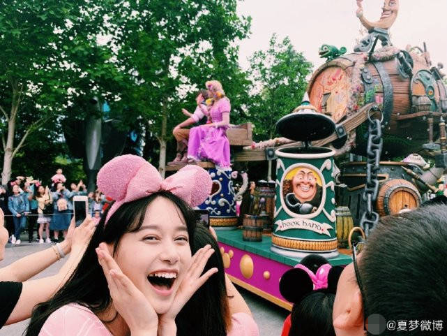 原创艺考学霸夏梦本名“马梅芷”，晒三校录取结果，大笑露豁牙超可爱